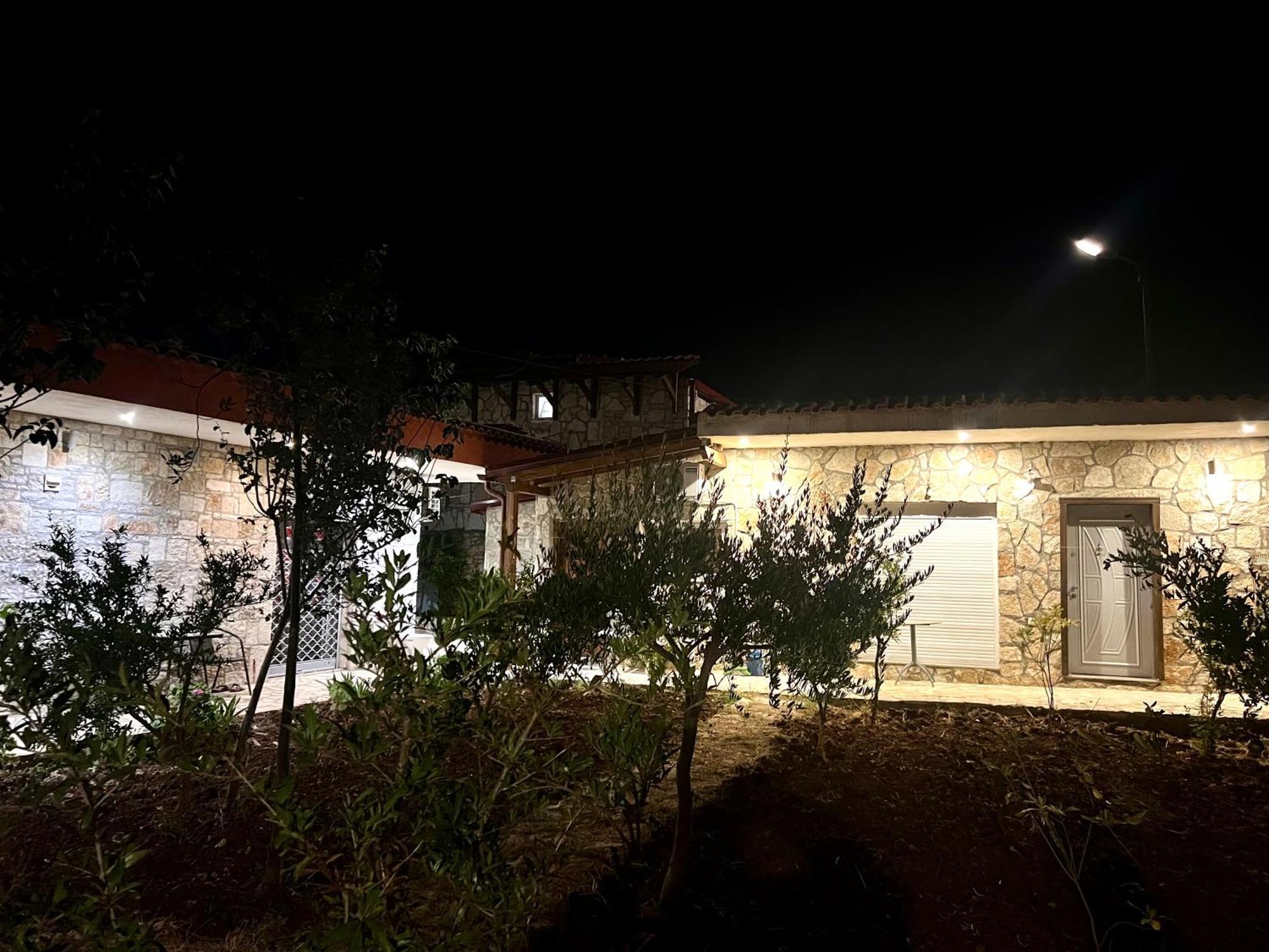 Jardin Miraculeux Hotel Himare Exterior photo
