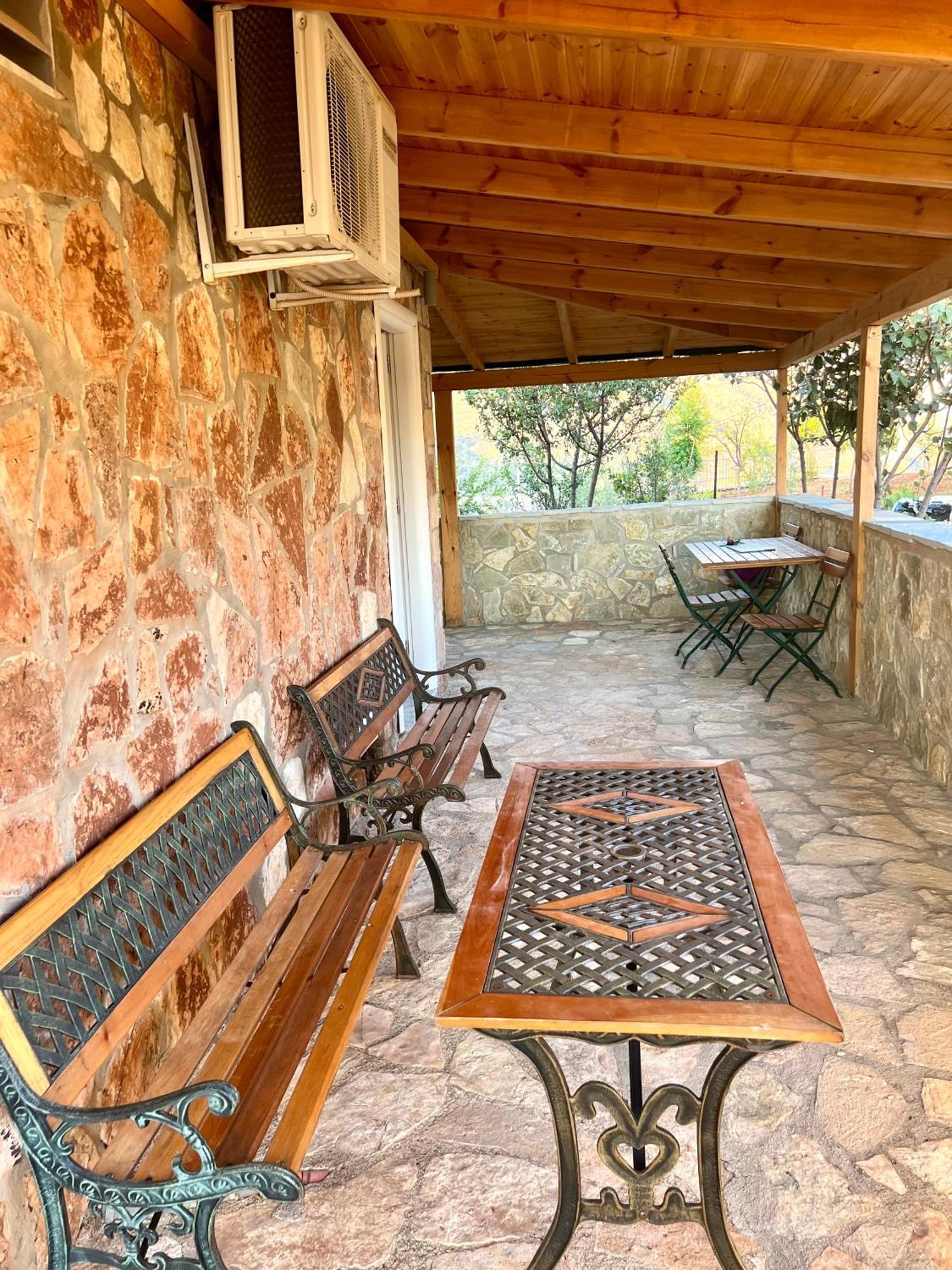 Jardin Miraculeux Hotel Himare Exterior photo