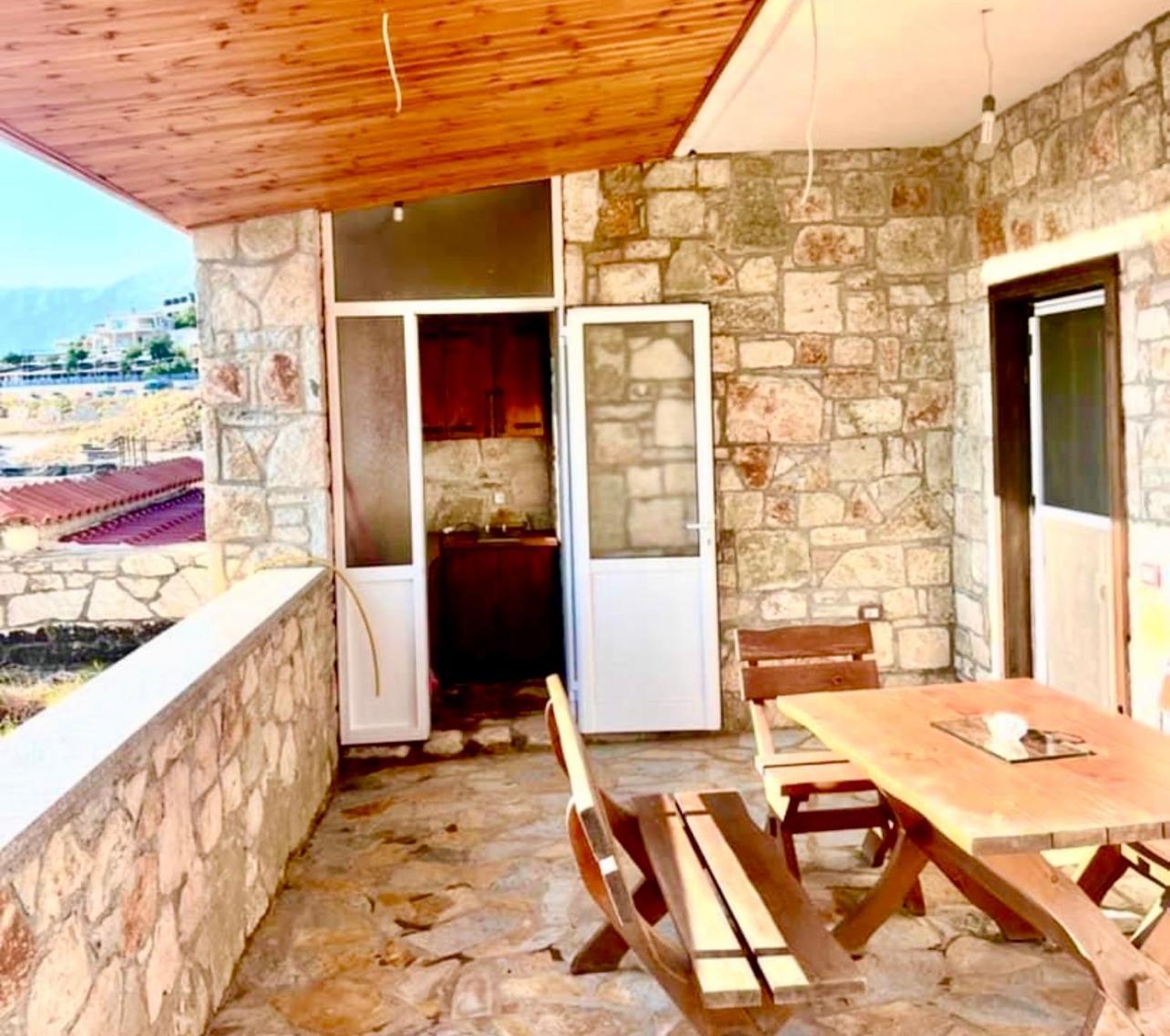 Jardin Miraculeux Hotel Himare Exterior photo