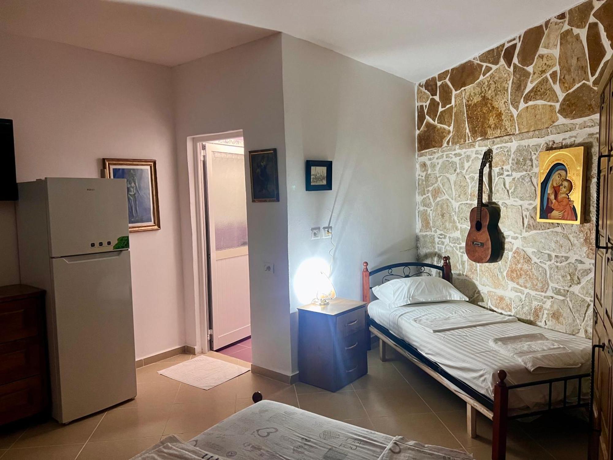 Jardin Miraculeux Hotel Himare Exterior photo