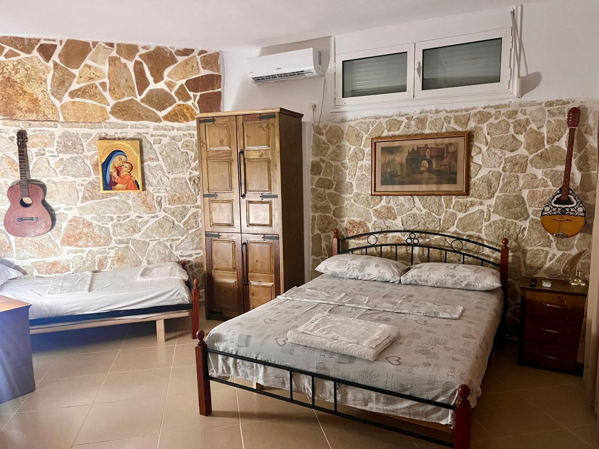 Jardin Miraculeux Hotel Himare Exterior photo