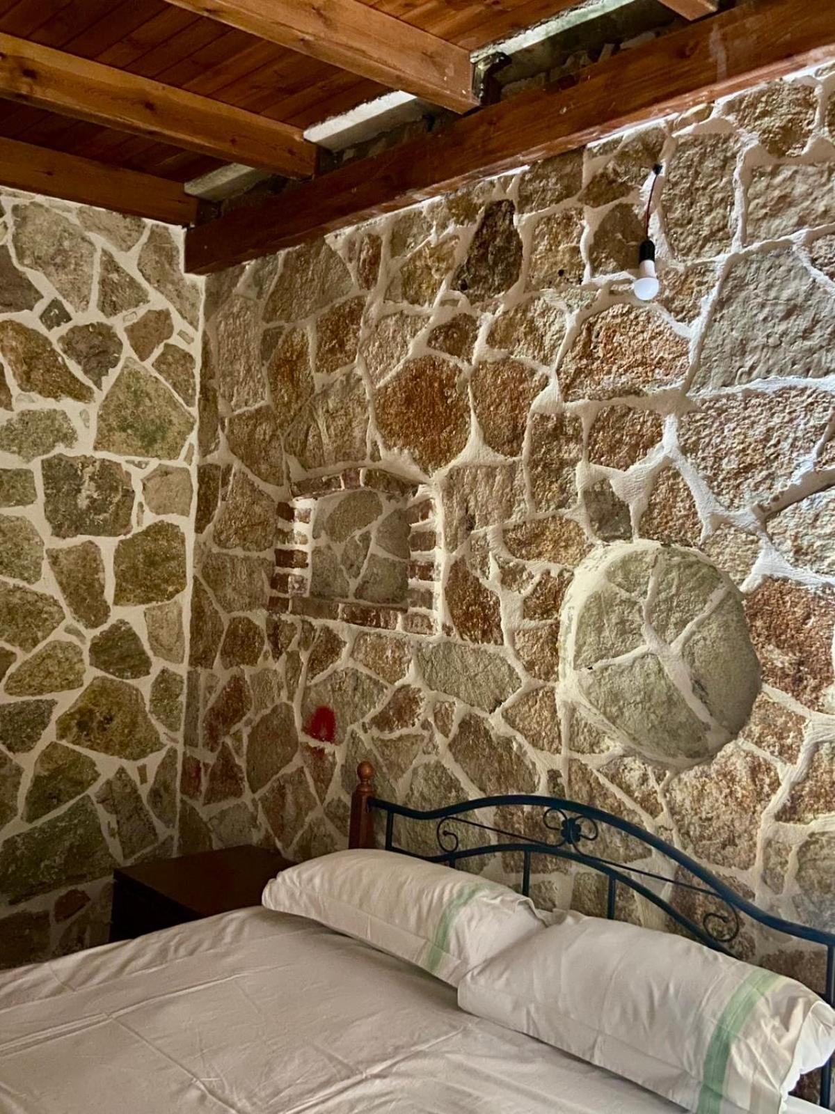 Jardin Miraculeux Hotel Himare Exterior photo